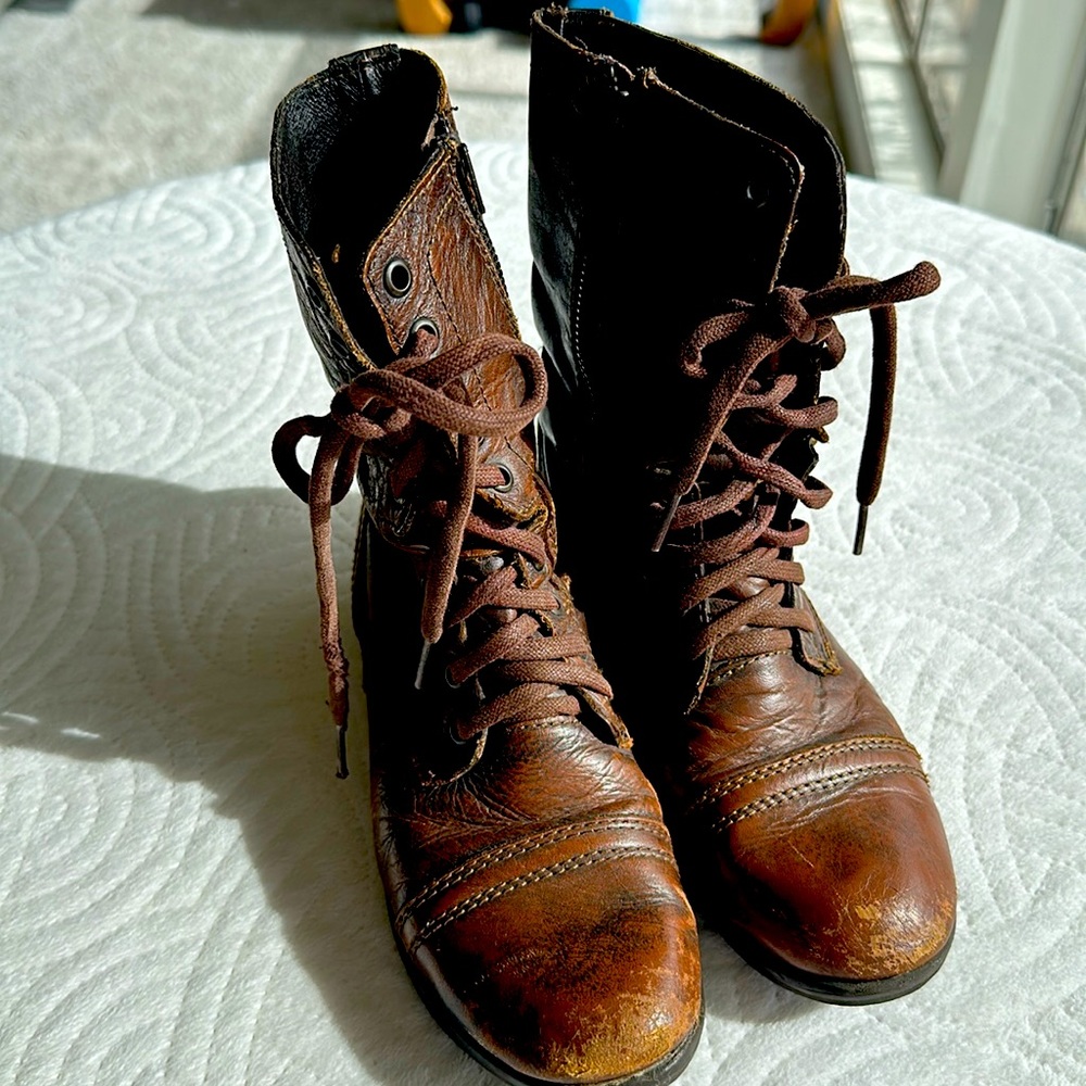 Steve Madden Brown Combat Boots size:6M